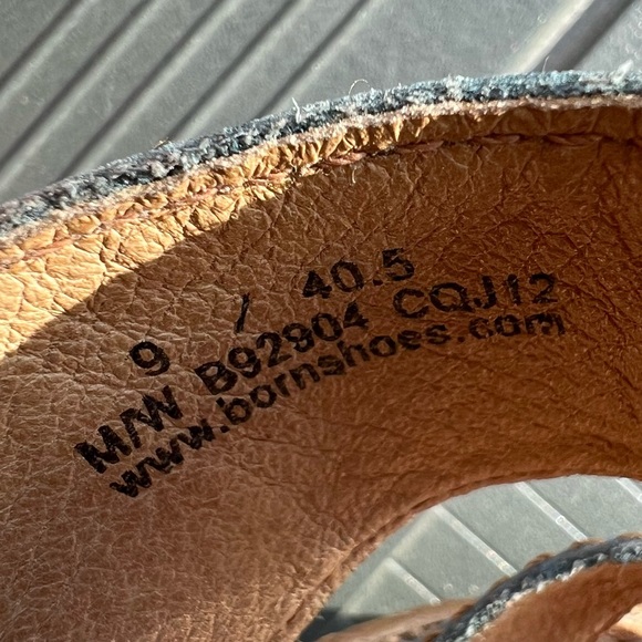 Women’s Size 9 Born sandals - Picture 2 of 9